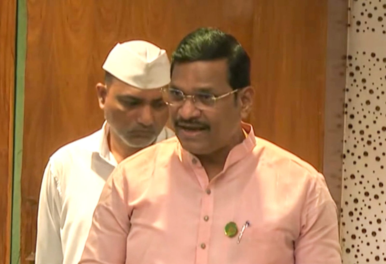 जिल्हा रुग्णालयातील आयसीयू बेडची संख्या वाढविण्याचे आरोग्य राज्यमंत्र्यांचे आश्वासन!