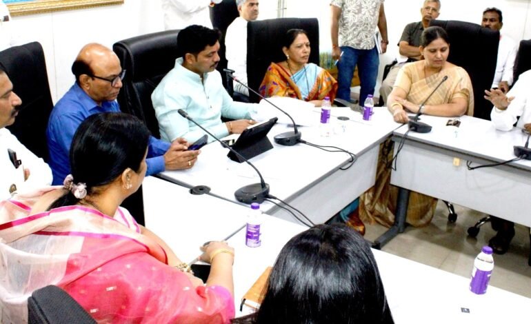 नागरिकांच्या तक्रारींवर तात्काळ कार्यवाही करा: महापौर रवि लांडगे