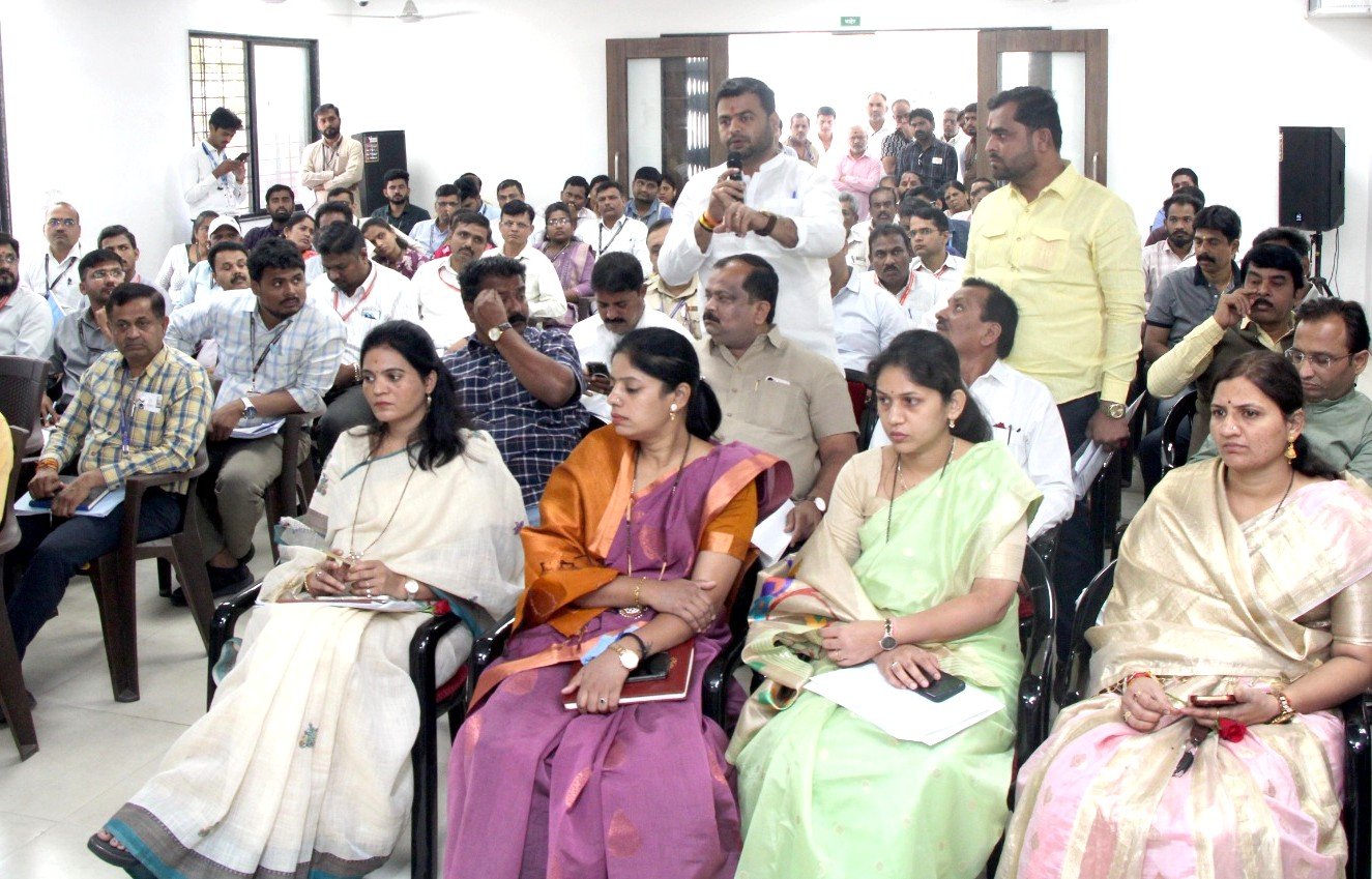 प्रभागातील समस्या संवेदनशीलतेने समजून प्राधान्याने सोडवा : महापौर रवि लांडगे