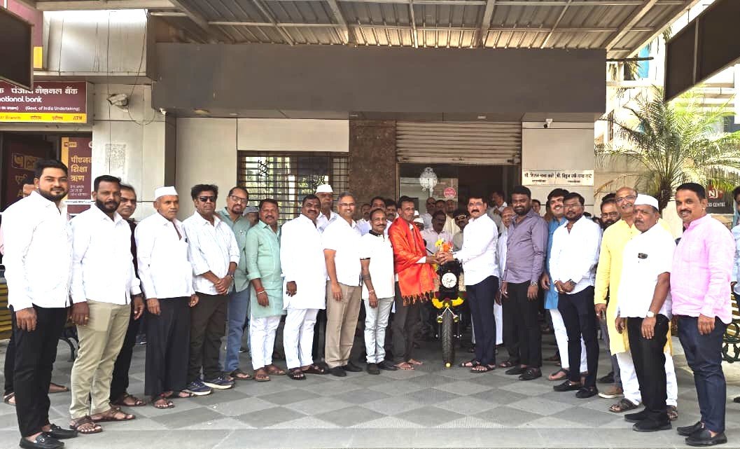 पिंपळे सौदागर राष्ट्रवादी कॉंग्रेस लकी ड्रॉ द्वारे सचिन ढेपे यांना नवी कोरी बुलेट!