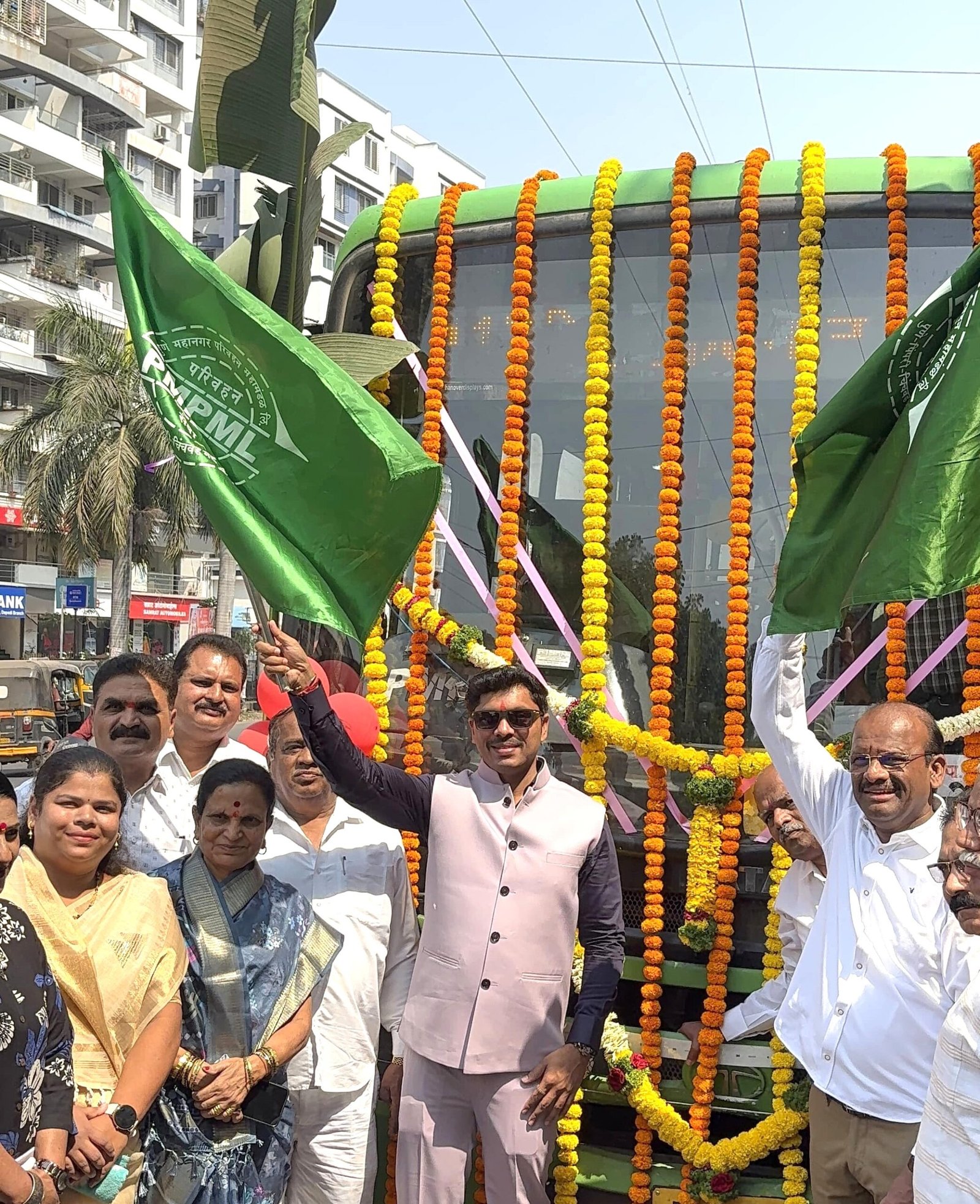 दापोडी ते मार्केट यार्ड पीएमपीएमएल बसमार्गाचे महापौर लांडगे यांच्या हस्ते उद्घाटन!