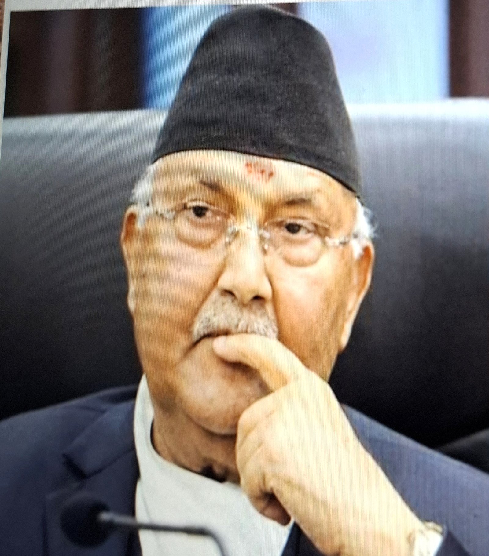 नेपाळमध्ये माजी पंतप्रधान के पी शर्मा ओली आणि माजी गृहमंत्री लेखक यांना अटक!