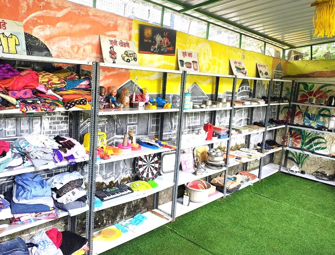 वापरात नसलेल्या वस्तू जवळच्या आर.आर.आर. केंद्रात जमा करून पुनर्वापराला चालना द्या!