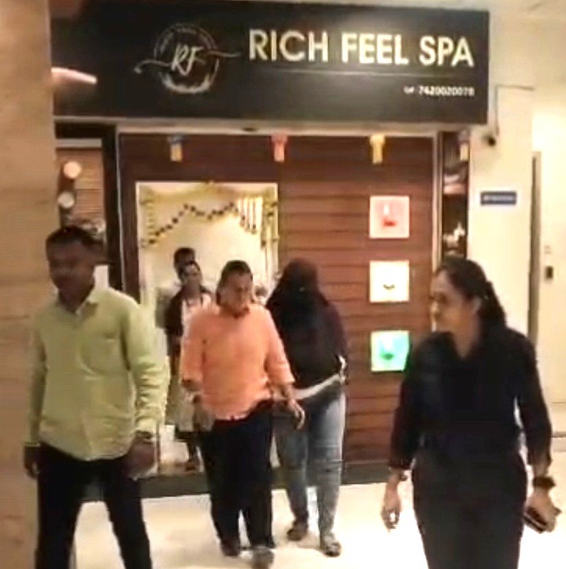 पिंपरी येथील “रीच फील स्पा” सेंटरवर पोलिसांचा छापा; तीन पीडित महिलांची सुटका!