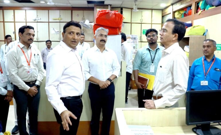 आयुक्त डॉ. विजय सूर्यवंशी यांनी केली मुख्य प्रशासकीय भवनातील विभागांची सखोल पाहणी!