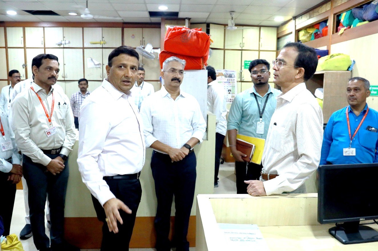आयुक्त डॉ. विजय सूर्यवंशी यांनी केली मुख्य प्रशासकीय भवनातील विभागांची सखोल पाहणी!