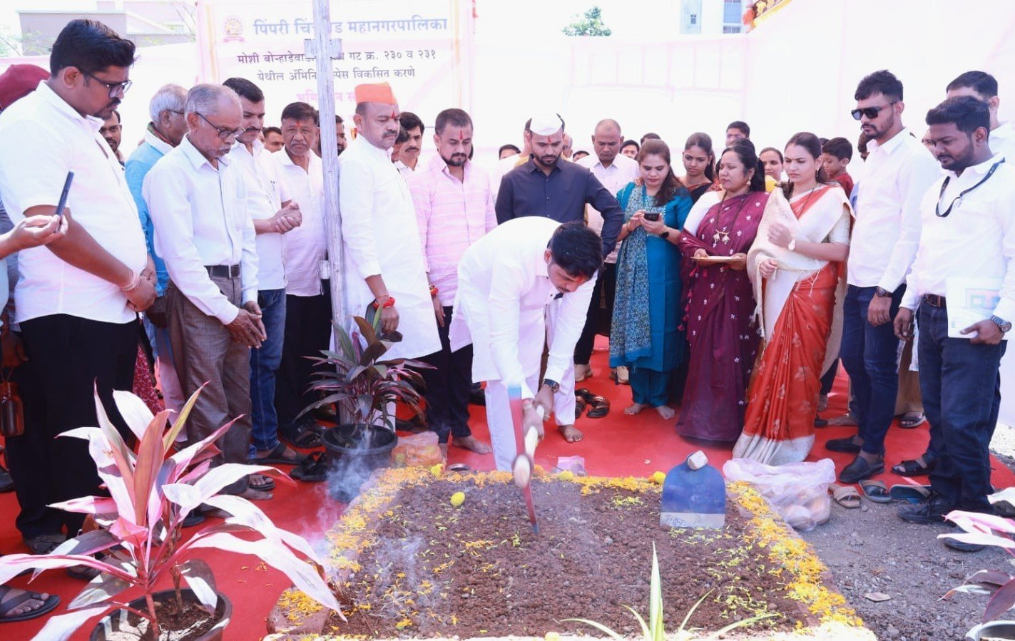 मोशी-बोऱ्हाडेवाडी येथील अ‍ॅमेनिटी स्पेस प्रकल्पाचे महापौर रवि लांडगे यांच्या हस्ते भूमिपूजन!