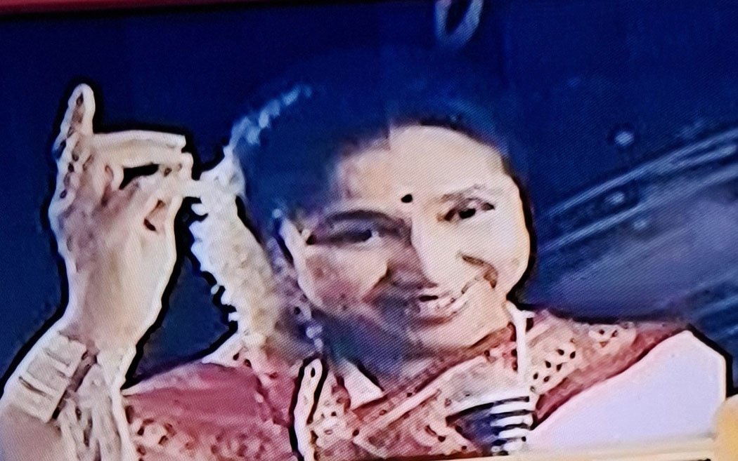 ज्येष्ठ गायिका आशा भोसले यांनी 93 व्या वर्षी घेतला अखेरचा श्वास!