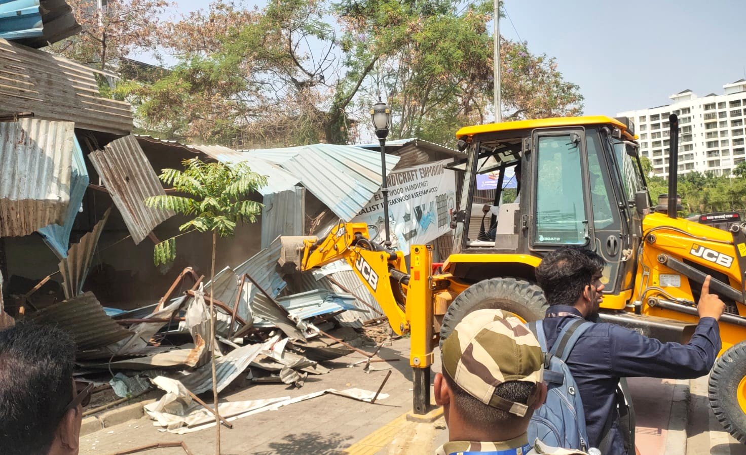 जगताप डेअरी परिसरातील अतिक्रमण व अनधिकृत बांधकामांवर महापालिकेची धडक कारवाई!