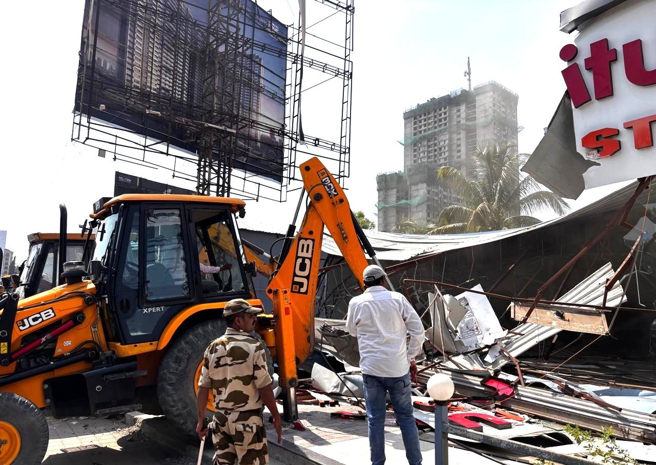 जगताप डेअरी,कस्पटेवस्ती, वाकड,भुजबळ चौक; अनधिकृत पत्राशेडवर कारवाई!