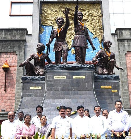 महापालिकेच्या वतीने क्रांतीवीर दामोदर हरी चापेकर यांना अभिवादन!