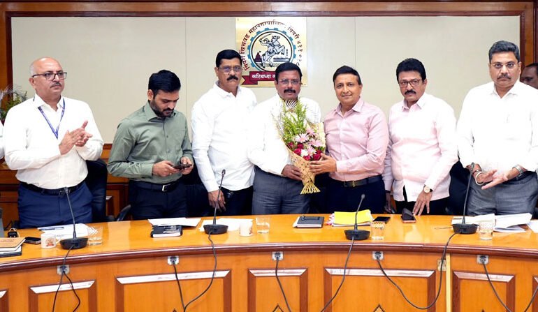 एमआयडीसीतील पाणी,स्वच्छता व रस्ते प्रश्न तातडीने सोडवणार : आयुक्त डॉ.सूर्यवंशी