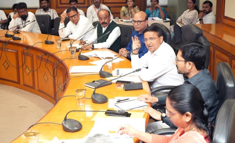 पावसाळ्यापूर्वी नालेसफाईचे काम पूर्ण करा : आयुक्त डॉ.विजय सुर्यवंशी