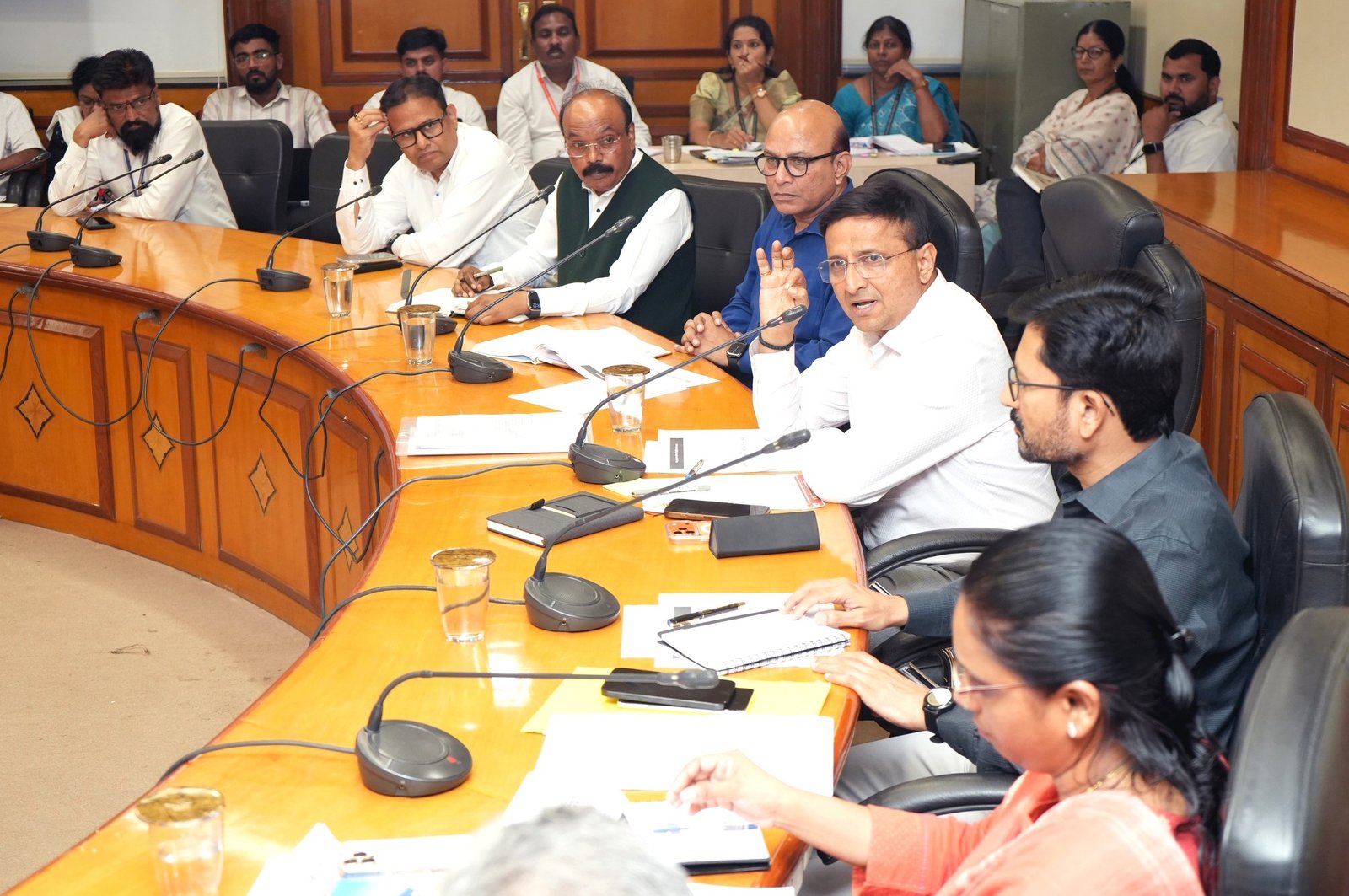 पावसाळ्यापूर्वी नालेसफाईचे काम पूर्ण करा : आयुक्त डॉ.विजय सुर्यवंशी