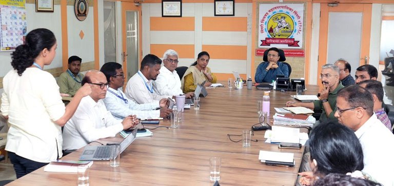 विकासकामे, अतिक्रमण नियंत्रण, नालेसफाई कामांचा आयुक्तांनी घेतला आढावा!
