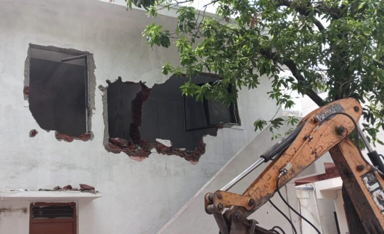नवी सांगवी येथे ३ अनधिकृत आर. सी. सी. बांधकामांवर निष्कासन कारवाई!