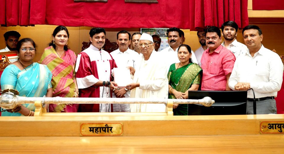 ज्येष्ठ तबलावादक धोंडीराम सायकर यांचा महापालिकेकडून मानपत्र देऊन सन्मान!