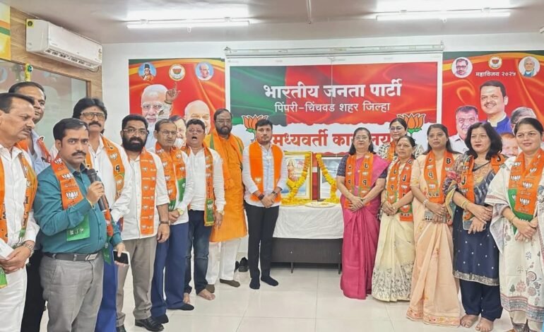 विजयाचा आनंद मोठा, पण चिमुकलीचे दुःख त्याहून मोठे!