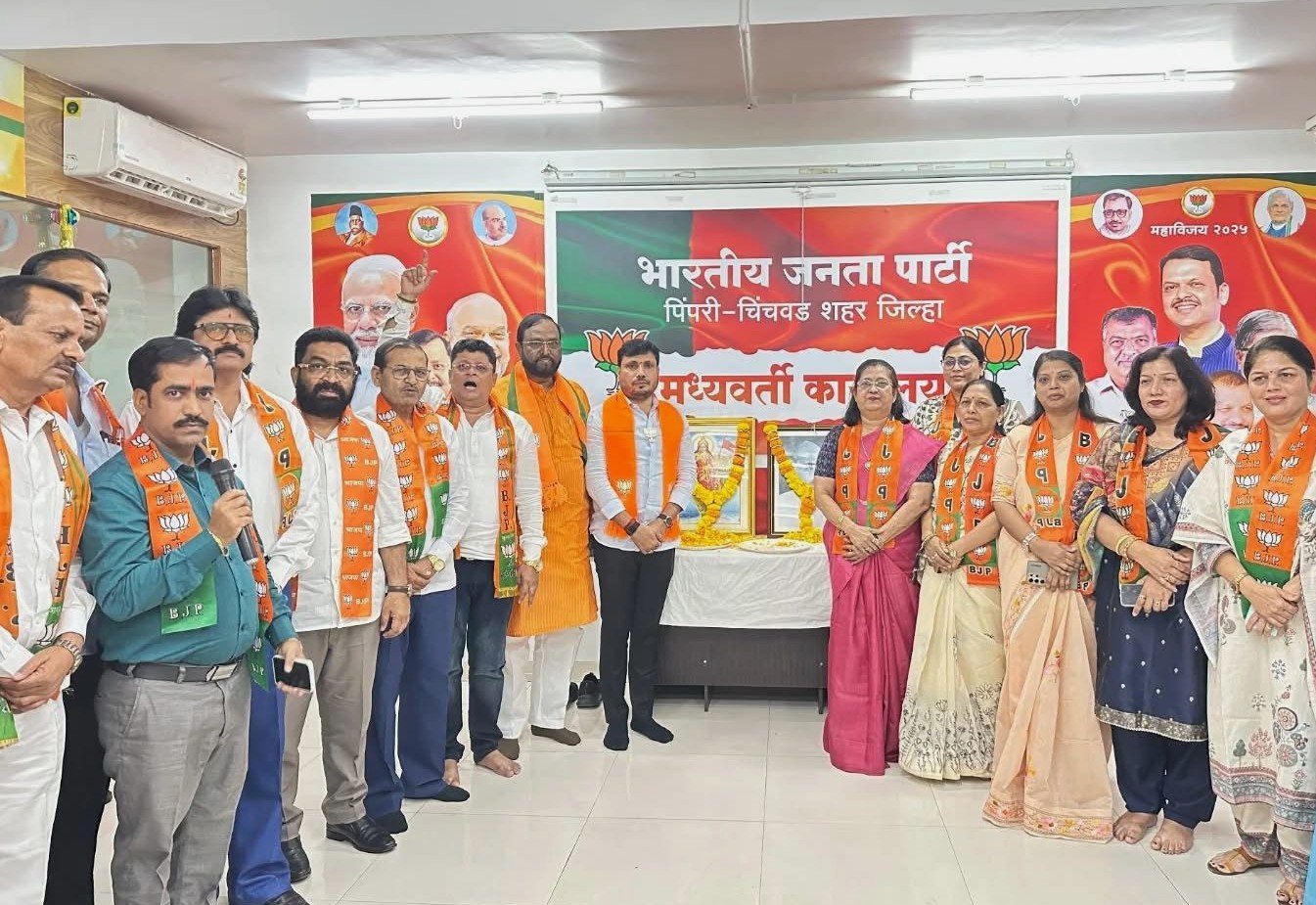 विजयाचा आनंद मोठा, पण चिमुकलीचे दुःख त्याहून मोठे!