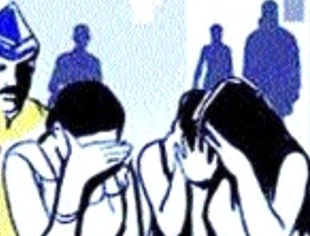 स्पा सेंटरच्या नावाखाली वेश्याव्यवसाय ; एकास अटक!