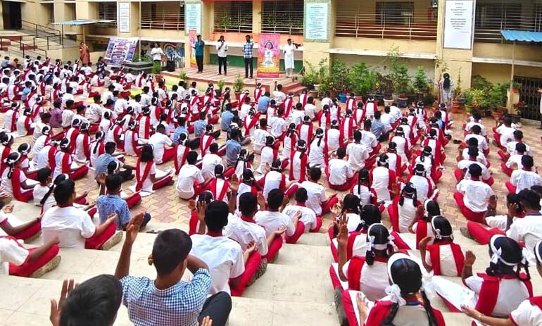 “निरोगी आरोग्य व वृद्धत्वासाठी योग”; संकल्पनेवर महानगरपालिकेच्या शाळांमध्ये योग दिन साजरा !