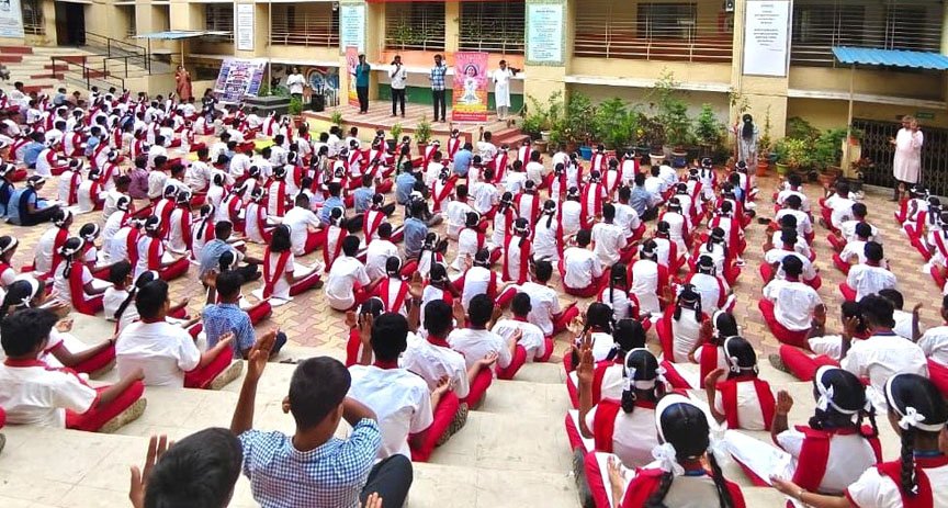 “निरोगी आरोग्य व वृद्धत्वासाठी योग”; संकल्पनेवर महानगरपालिकेच्या शाळांमध्ये योग दिन साजरा !