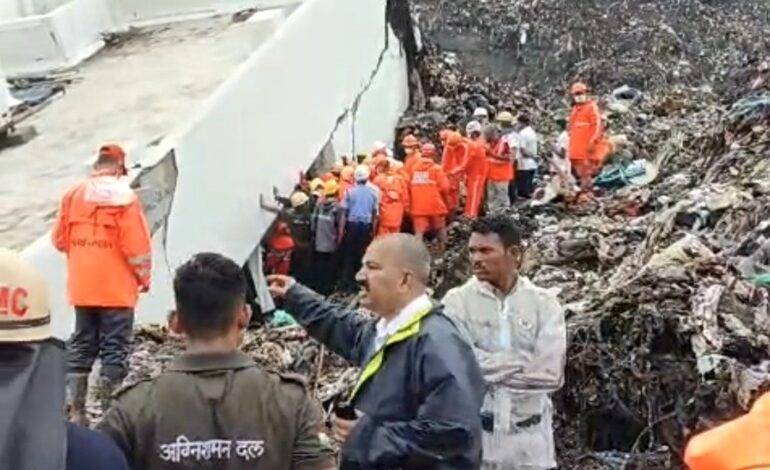 मोशी कचरा डेपो मध्ये ईमारत ढासळली; ढिगाऱ्याखाली कर्मचारी अडकले!