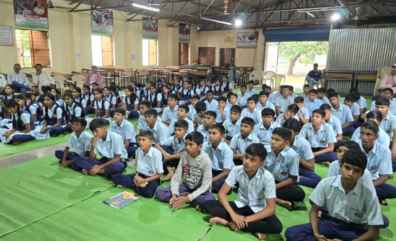 शब्दसरींच्या वर्षावात चिंब झाली शिवे येथील रानपाखरं!