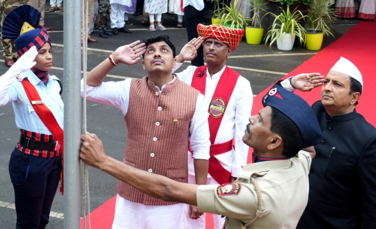 स्वातंत्र्य दिनानिमित्त राष्ट्रविकासाची शपथ;महापौर रवि लांडगे यांच्या हस्ते ध्वजारोहण!