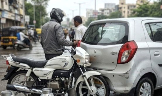 चार चाकीवर भरधाव दुचाकी आदळल्याने एकाचा मृत्यू; दुचाकी स्वरावर गुन्हा दाखल!