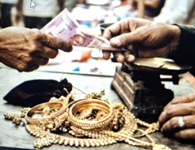 सोन्याचे ब्रेसलेट भासवून रक्कम लाटण्याचा प्रयत्न; दोन तरुणांविरुद्ध गुन्हा!