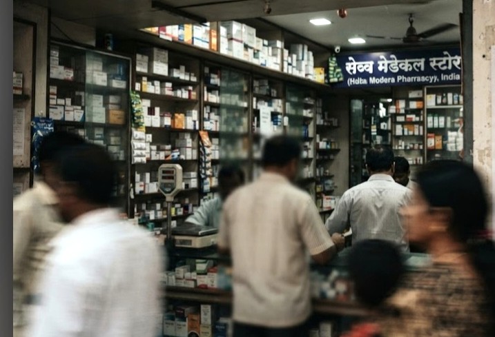 बनावट कागदपत्राद्वारे मेडिकल शॉपचा परवाना; दोघा डॉक्टरांवर गुन्हा!