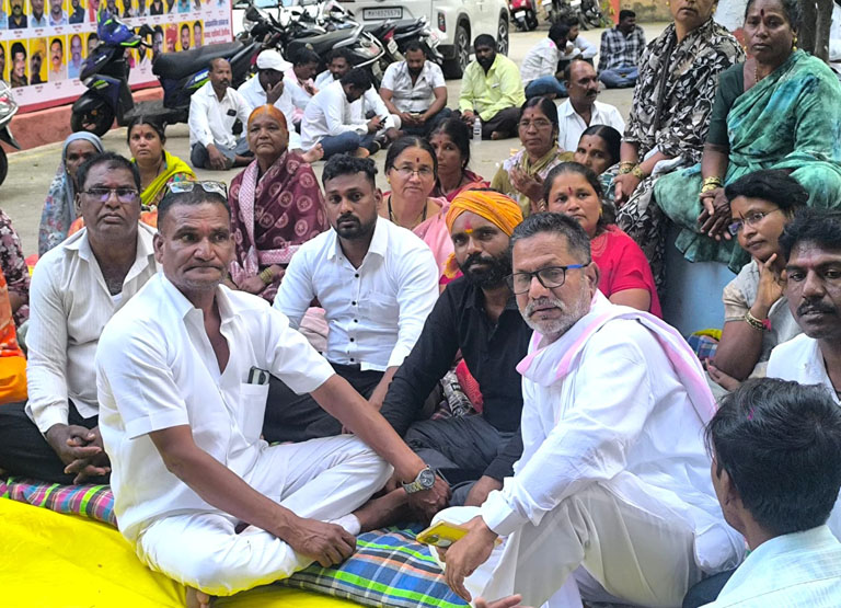 उजनी धरण क्षेत्रात मच्छीमारांच्या ठेकेदारीला स्थगिती; आंदोलनाचा विजय!