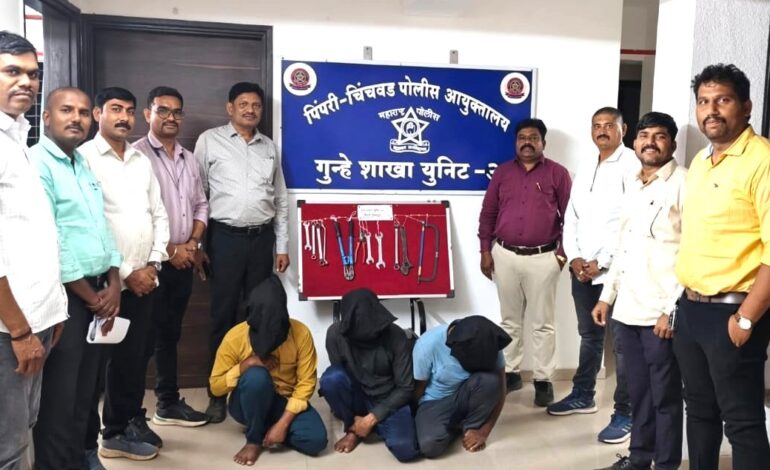 विद्युत डीपी मधील तांब्याच्या तारा चोरणारी टोळी हत्यारासह जेरबंद!