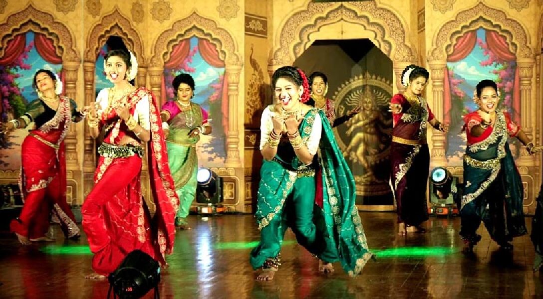 ‘मराठी लावण्यां’पासून ‘स्वरशांता’पर्यंत आणि शाहिरी पोवाड्यांचा कलाविष्कार!