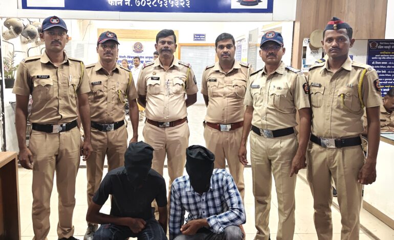 रिक्षातील प्रवाशाला कोयत्याचा धाक दाखवून लुटणाऱ्या सराईत टोळीला केले जेरबंद!